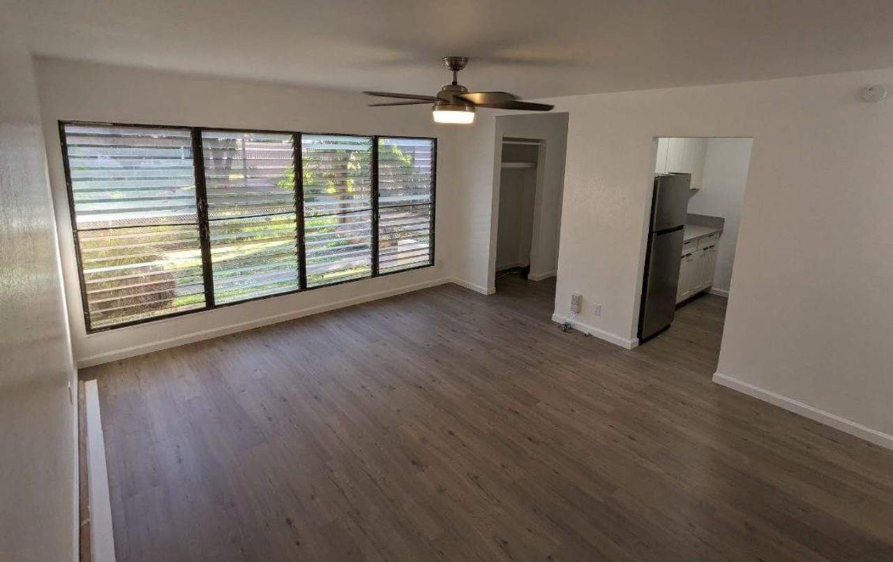 2 Bedroom 1 Bath Townhouse w/ 1 Parking Stall.