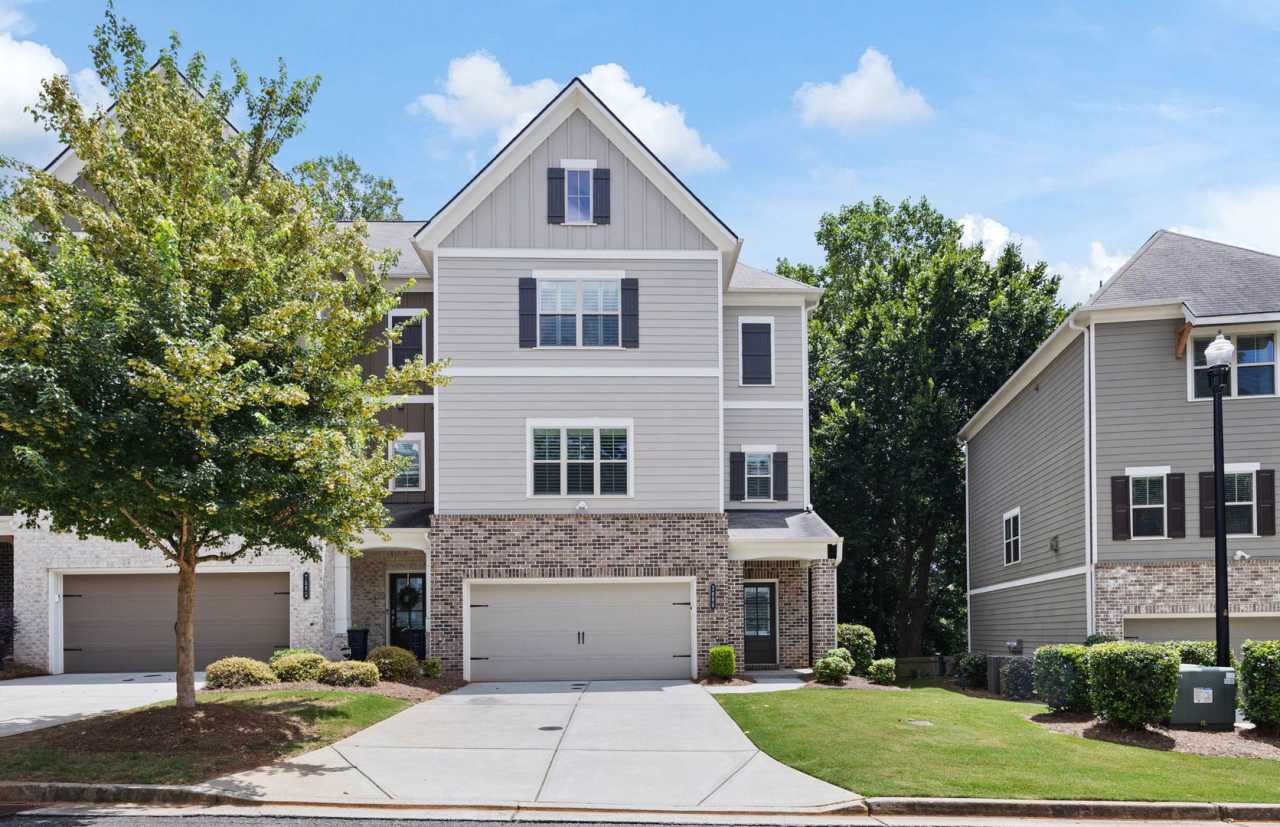 Stunning  Spacious Downtown Kennesaw Townhome 3 Bed 3.5 Bath w/2 Car Garage!