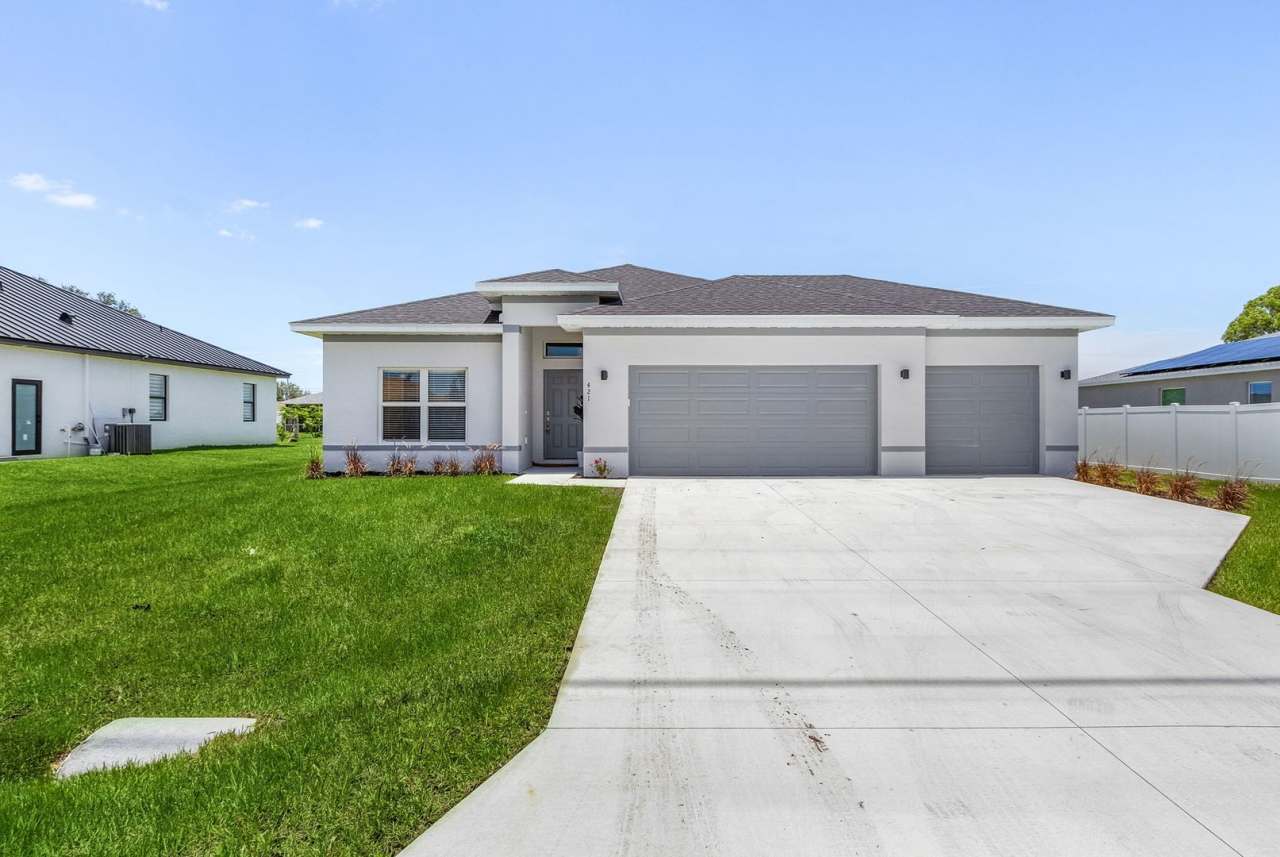 Stunning Nearly-New 4BD Home with 3-Car Garage in the Heart of Cape Coral!