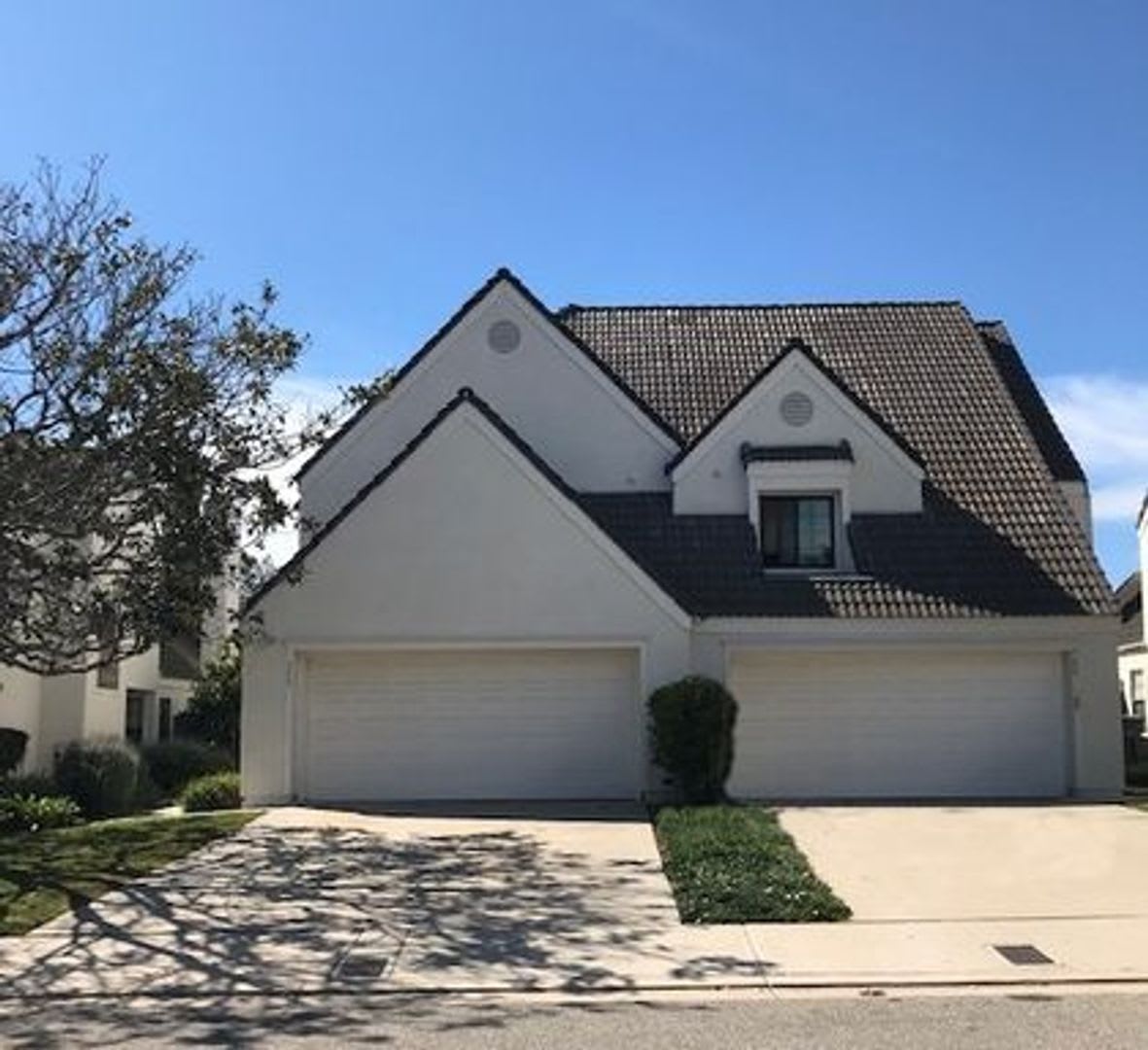 Large Renovated 3bed x 2.5bath Townhouse with Private Patio  2-Car Garage