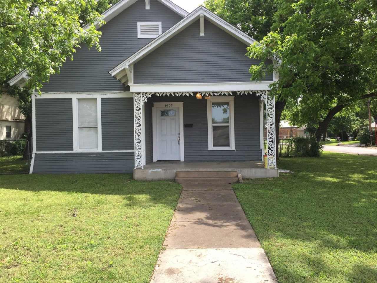 Charming 3 Bedroom, 2 Bath House in Cleburne