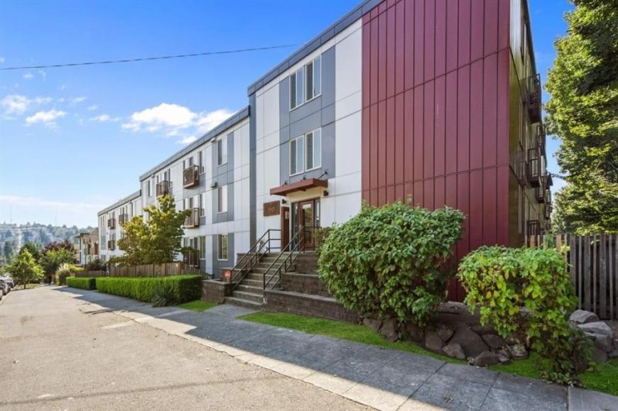 3661 Phinney Ave N #108