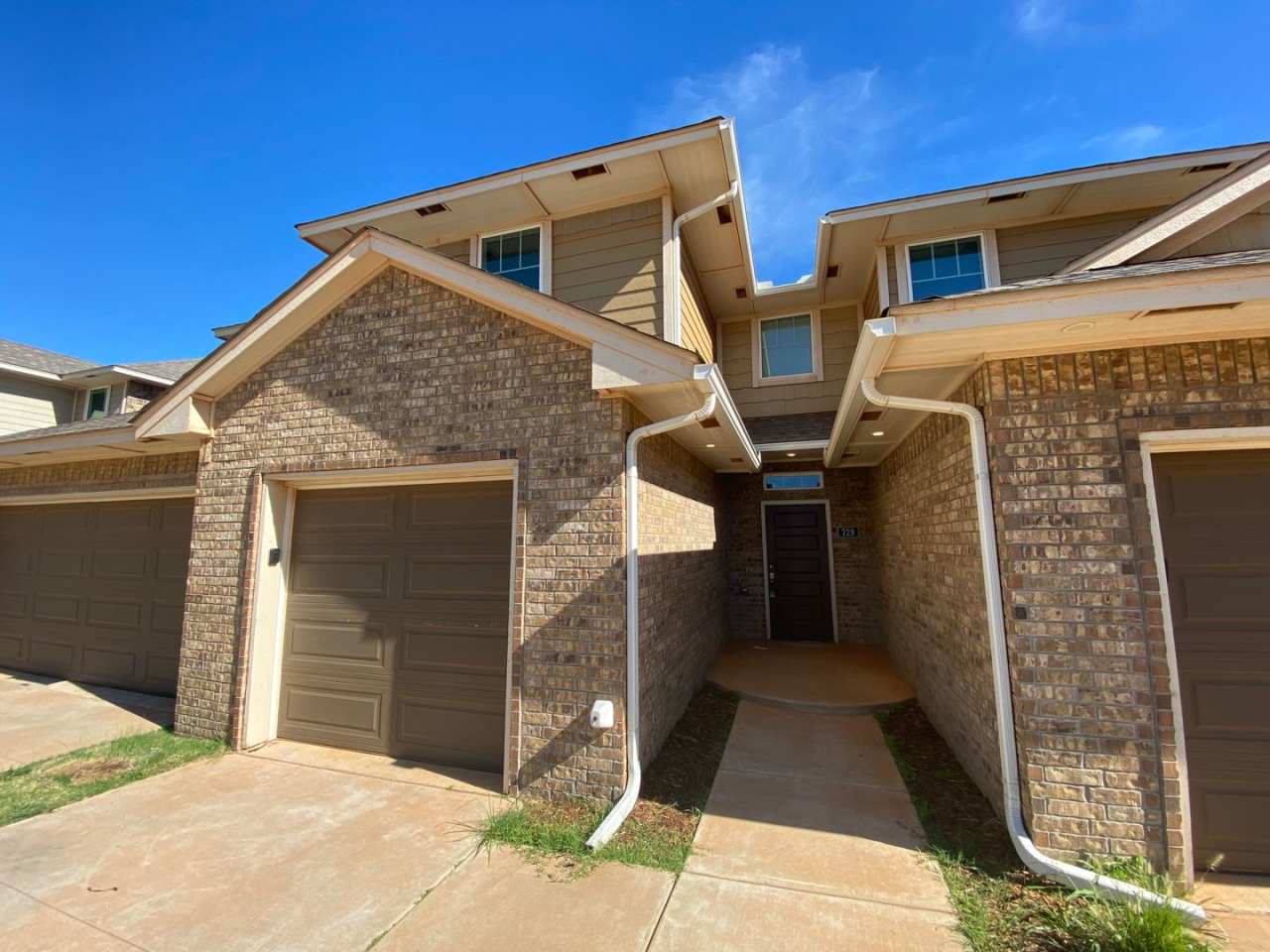 3 Bedroom 2 Bath 2 Car Garage Duplex In Moore! Priced To Go Fast!!!1
