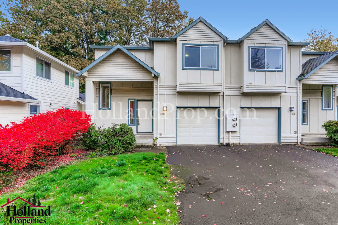 Lovely 3 bedroom home in West Linn! **BEST REDUCED PRICE to $2,250 Plus special discount of $150 on your first full month's rent**
