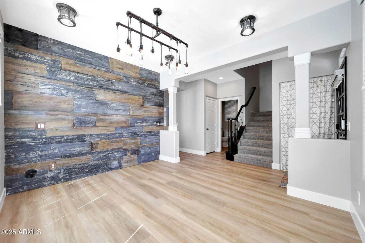 21134 W GREEN Street