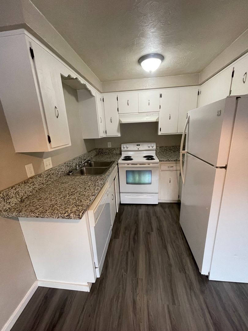 Pet Friendly 2 Bedroom in Lebanon!