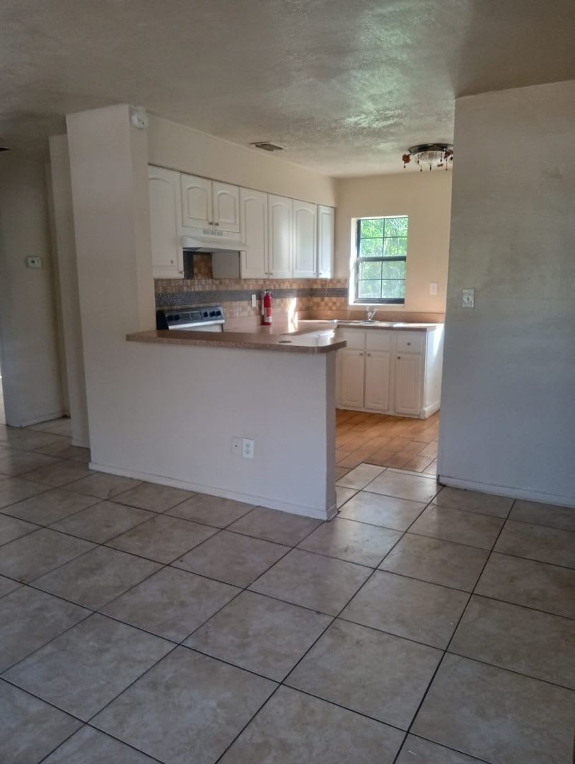 Chic Urban Living in Winter Haven: Uncover the Allure of 220 6th Jpv Street, FL 33880!