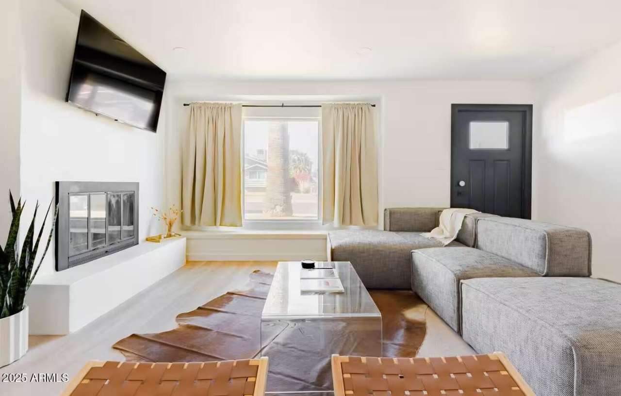 8447 E VERNON Avenue