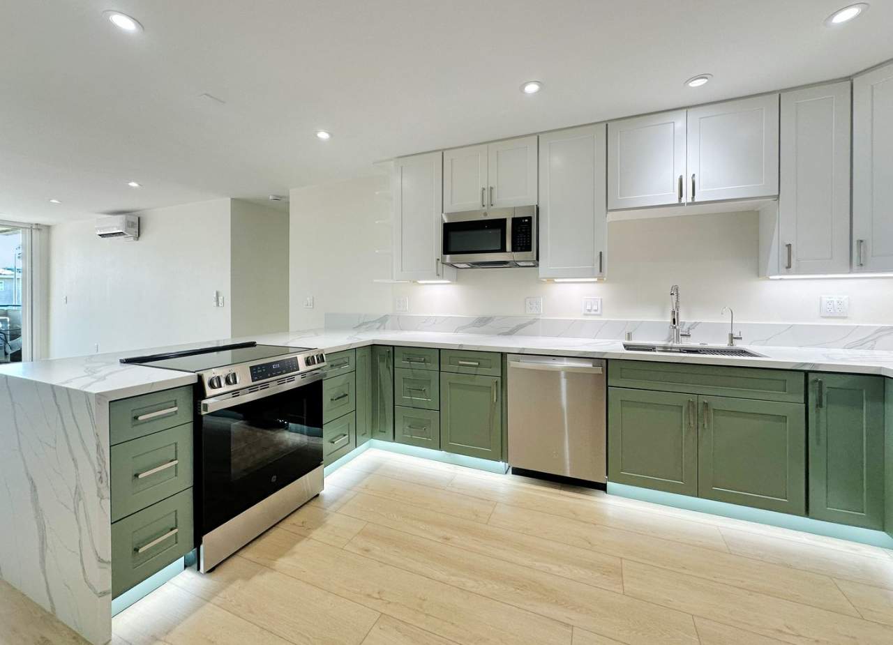 Beautiful 2BD/2BA Fully Remodeled w/ Reserved Parking  AC in Mission Beach!