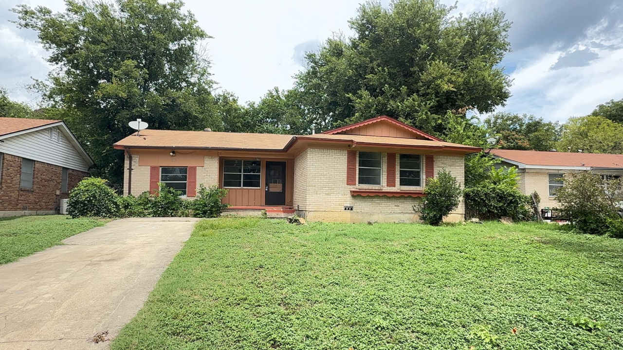 Upgraded 4 bedroom 2.5 bathroom house! HOUSING ACCEPTED! MOVE-IN SPECIAL!