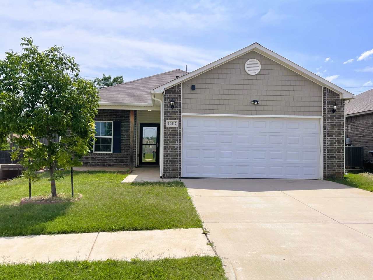 Exceptional Home In The Village! MOVE IN SPECIAL HALF OFF FIRST FULL MONTHS RENT!