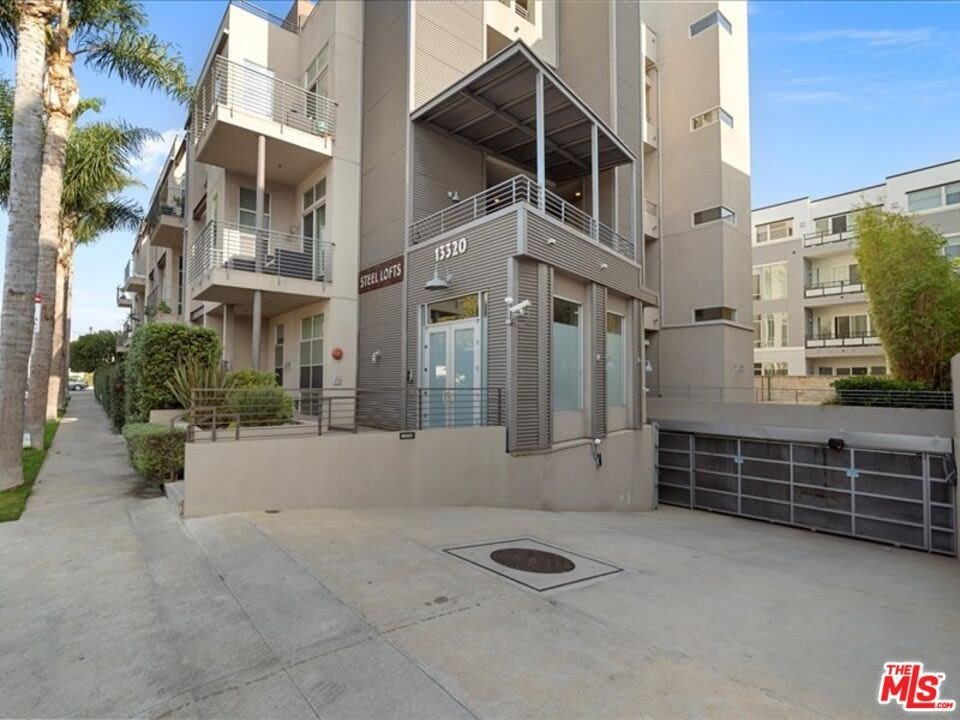 13320 Beach Ave unit: 201