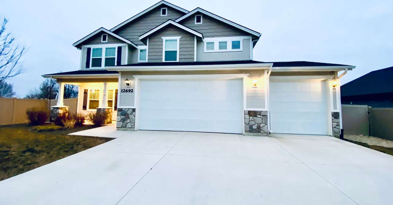 Beautiful 4 Bedroom, 4 Car Garage With RV Parking in Star