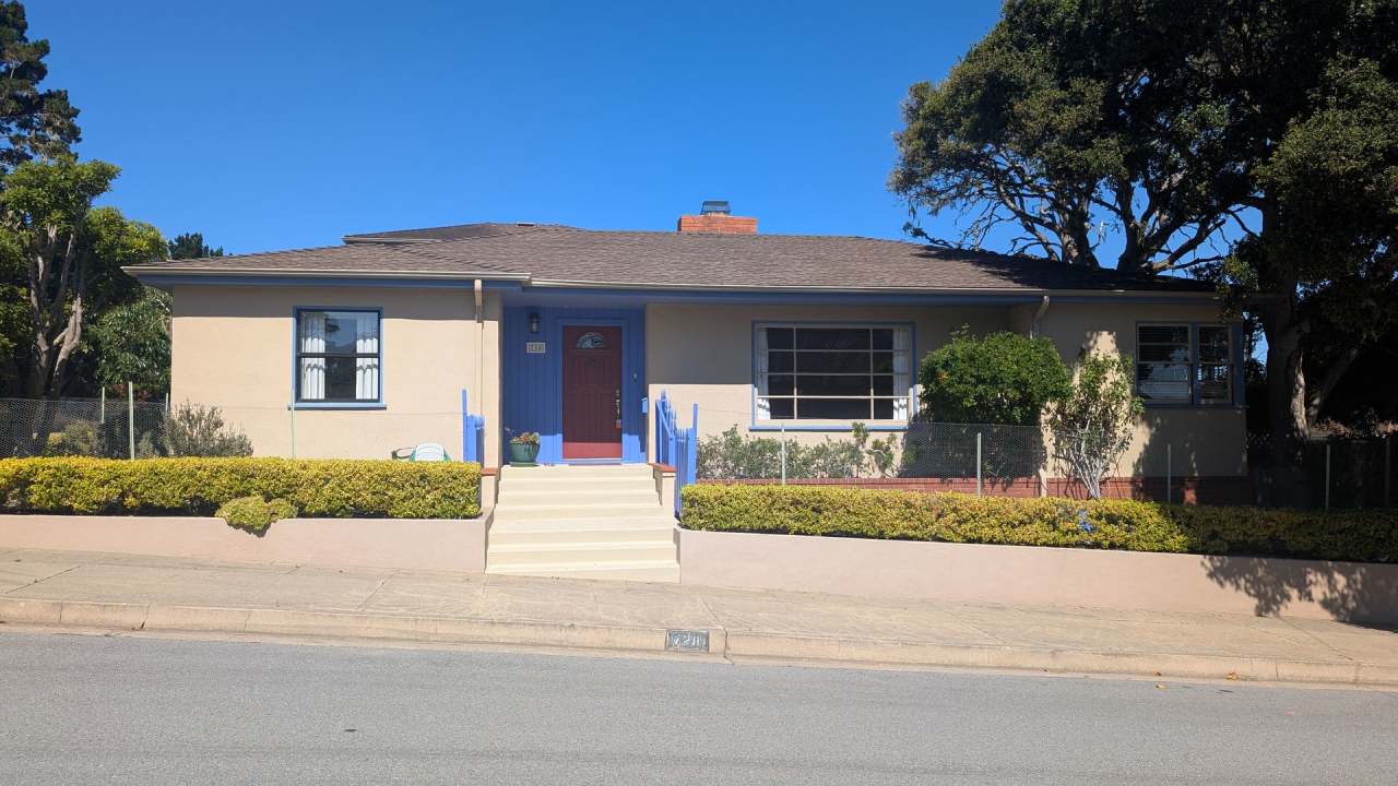 Lovely well-kept single family home in Pacific Grove