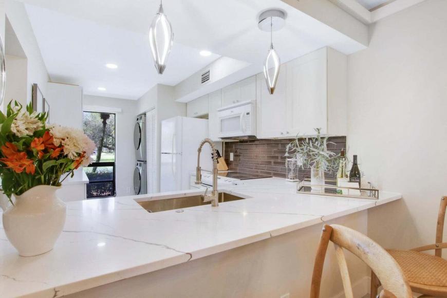 458 Bracken Wood Ln. South