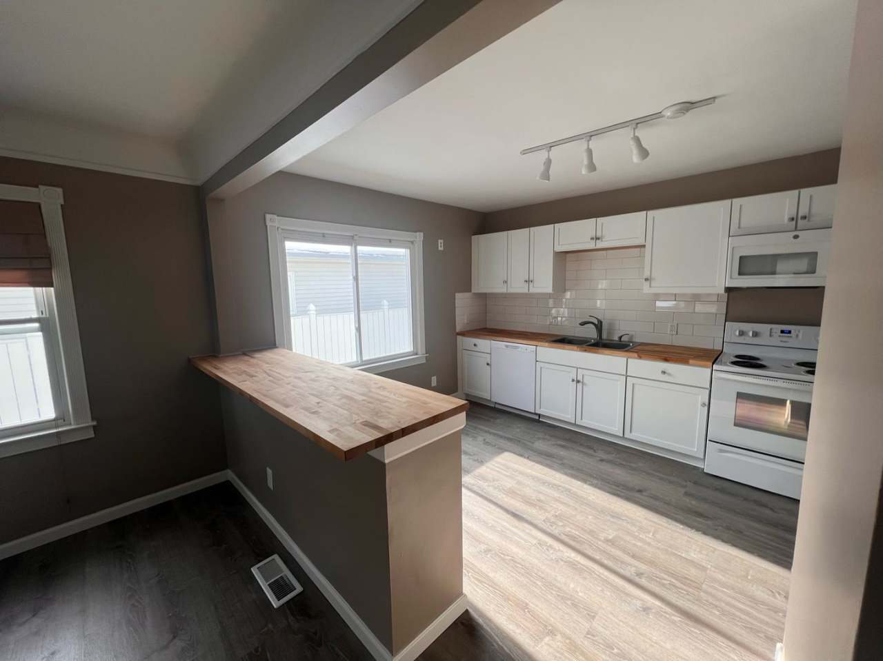 Beautifully Remodeled - 3 bedroom/1 Bath in Eastpointe
