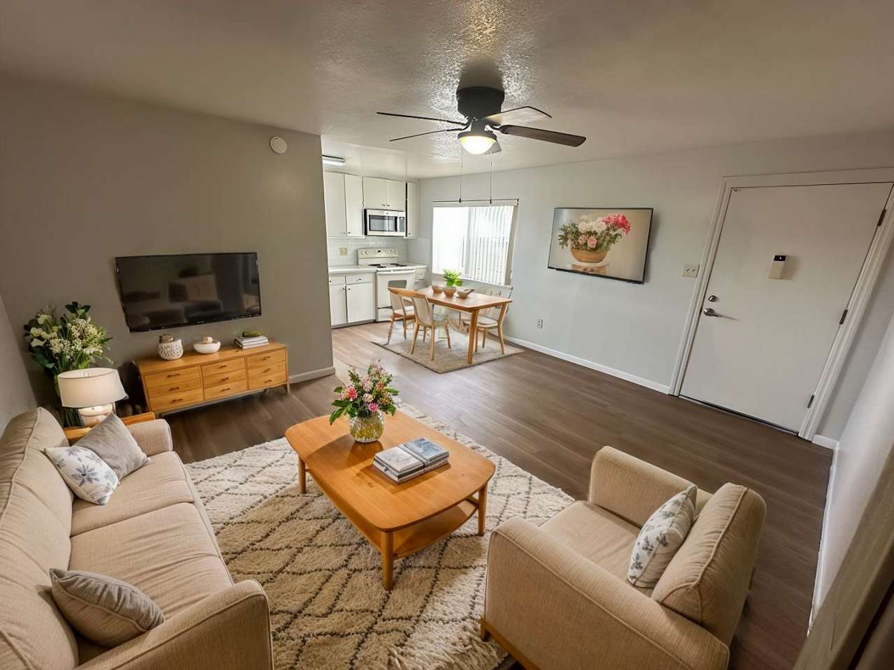 Upstairs unit easy access to freeway 80