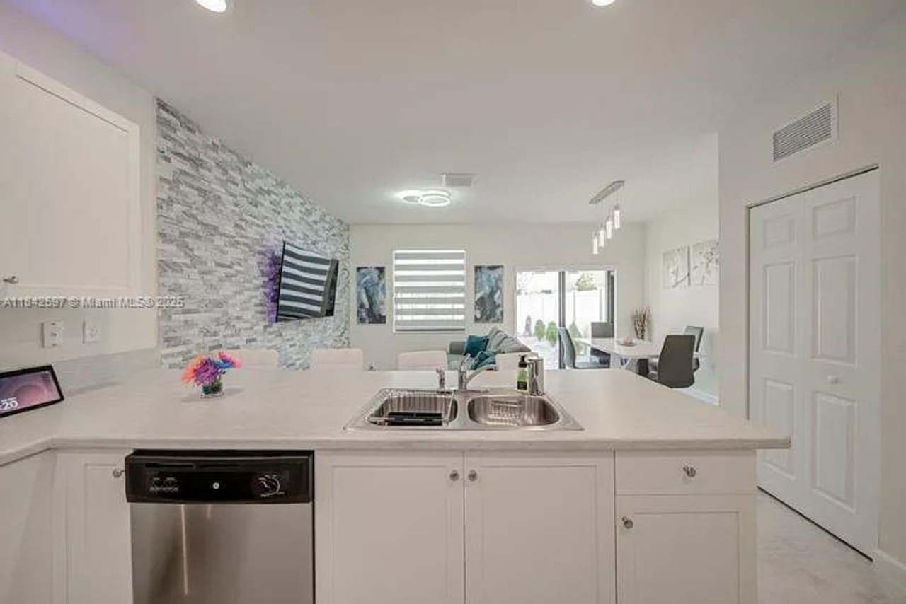 3371 W 106th Terrace 0, Hialeah, FL 33018