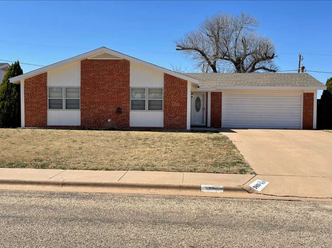 Beautiful 3 bedroom 2 bath home close to Snyder Primary School