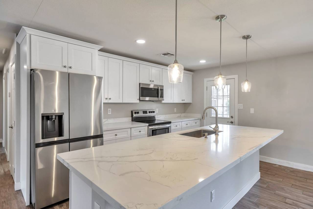 Tempe 6-Bedroom Home Featuring Large Turf Yard  Ideal Location