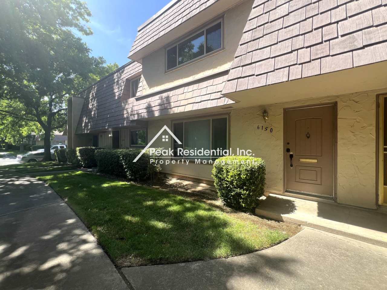 Spacious Carmichael 2bd/2.5ba Townhouse with Carport