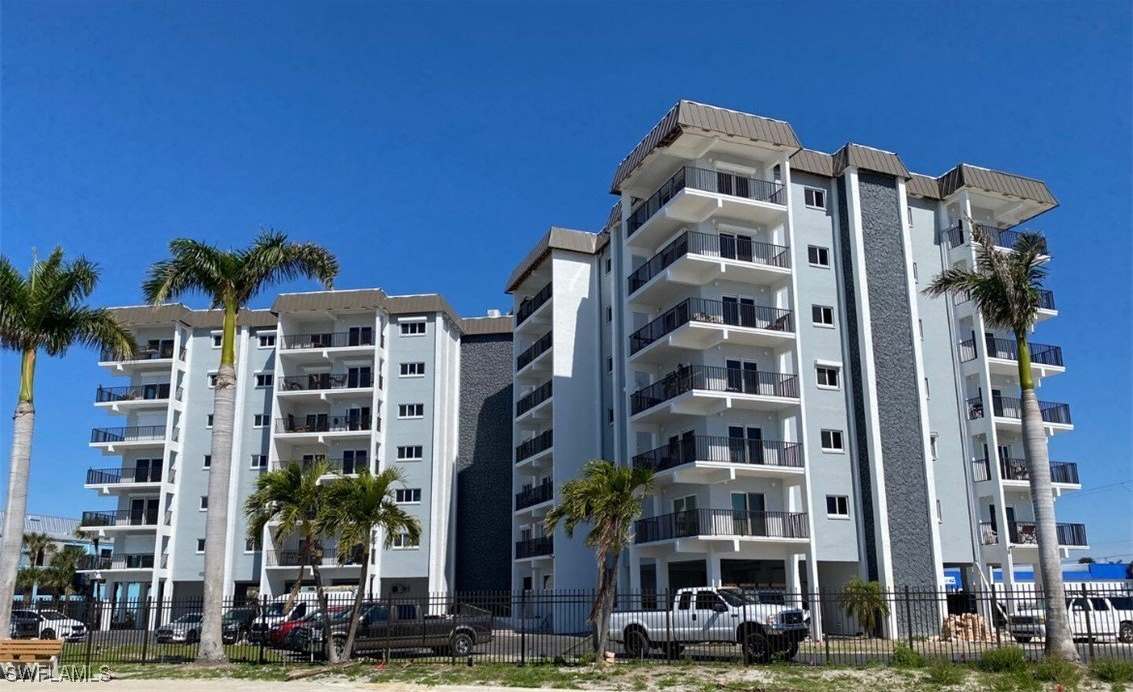 1511 Estero Boulevard unit: 504