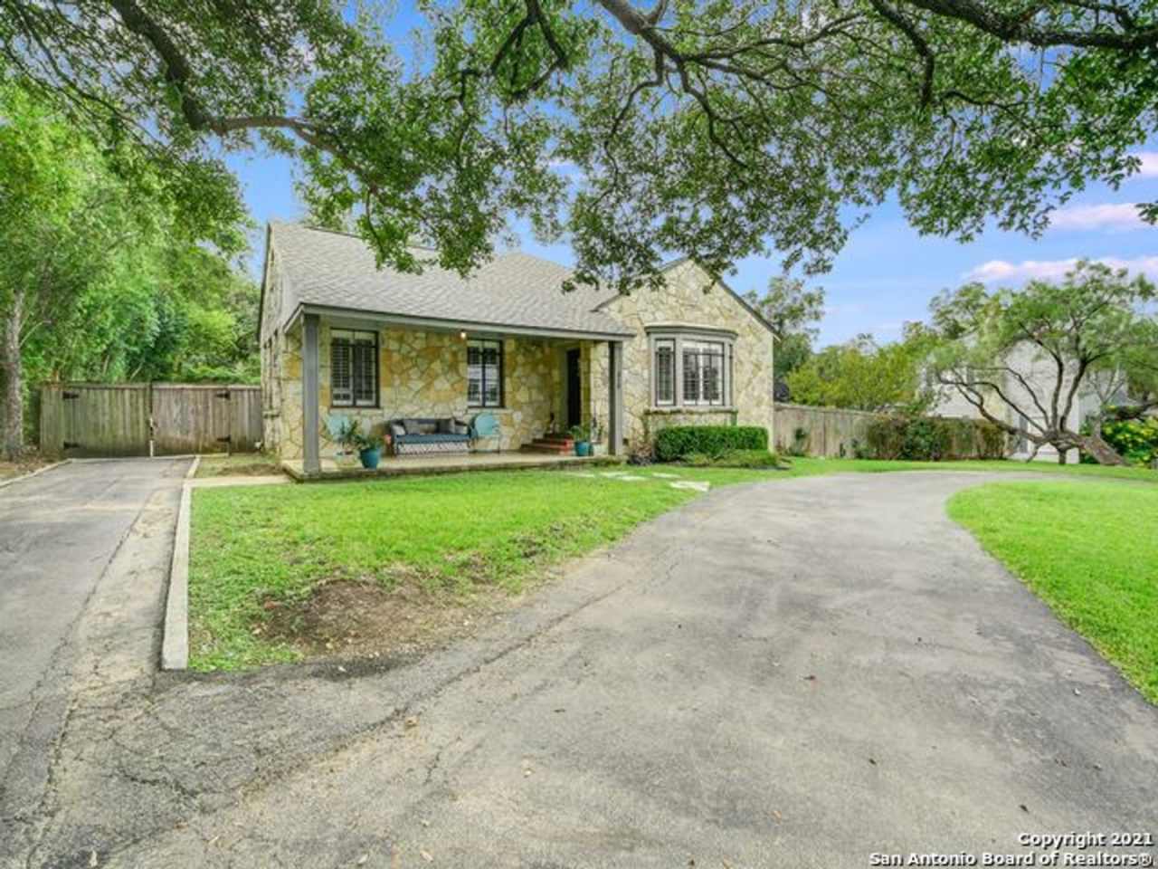 3 BEDROOM TERRELL HILLS