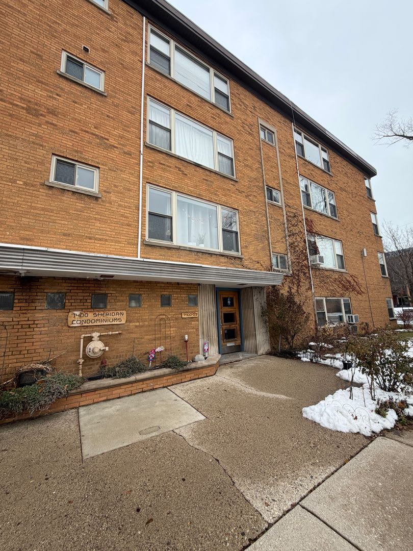 7400 N Sheridan Road, #2A, Chicago, IL 60626