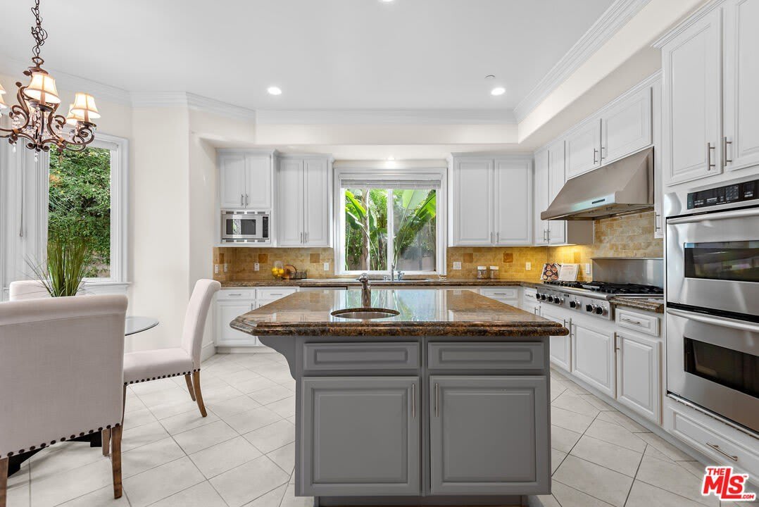 2997 Beverly Glen Cir