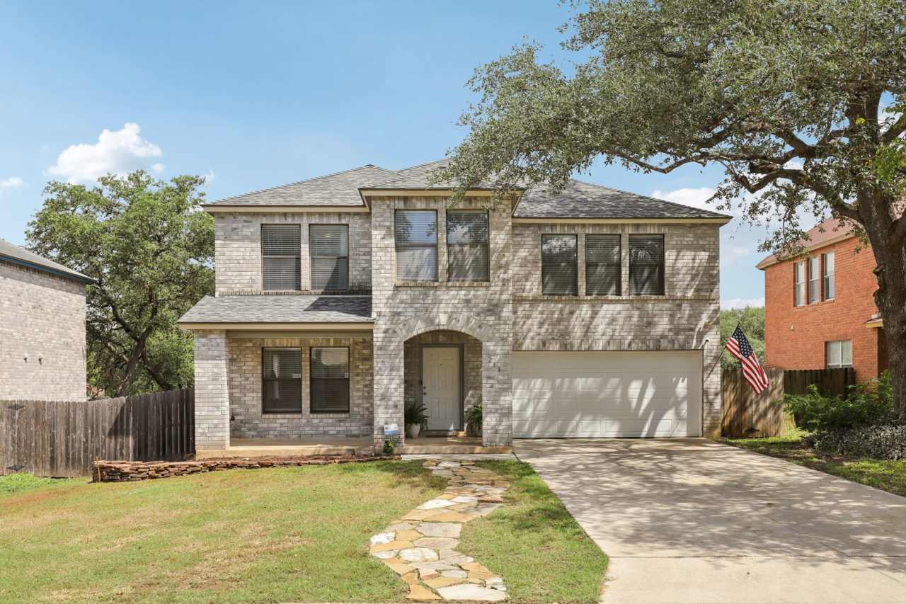 3 BED/2.5 BATH IN LOVELY SCHERTZ! Less than 5 miles to Randolph AFB