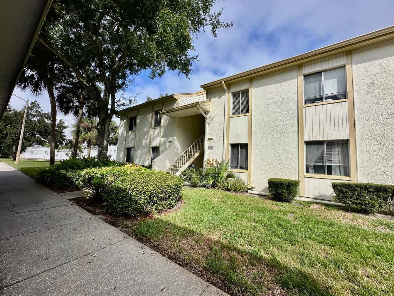 2 Bed/2 Bath Ground Floor Unit in EastLake Woodlands Community, Oldsmar!