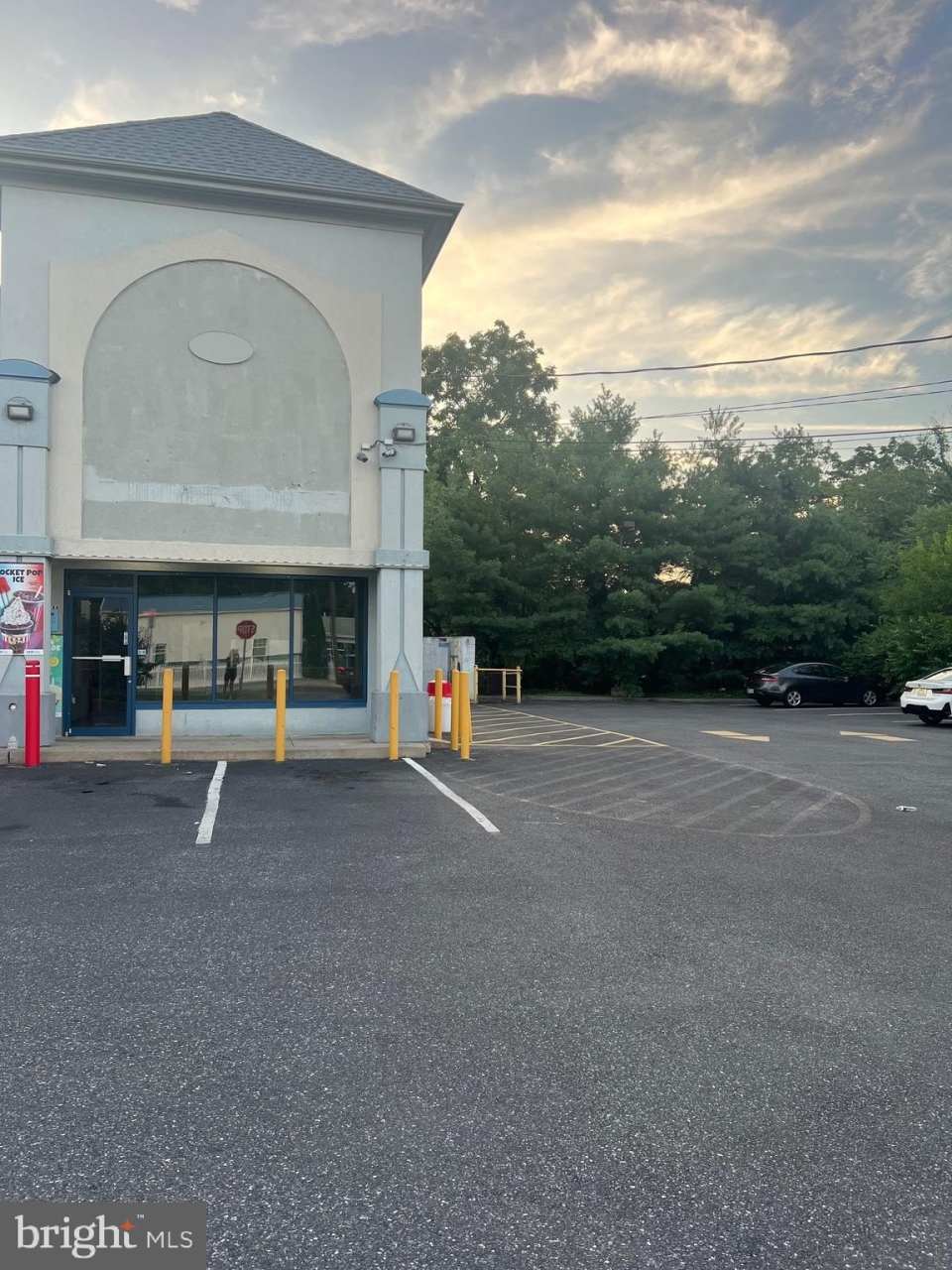 123 W CLEMENTS BRIDGE Road unit: 113 B