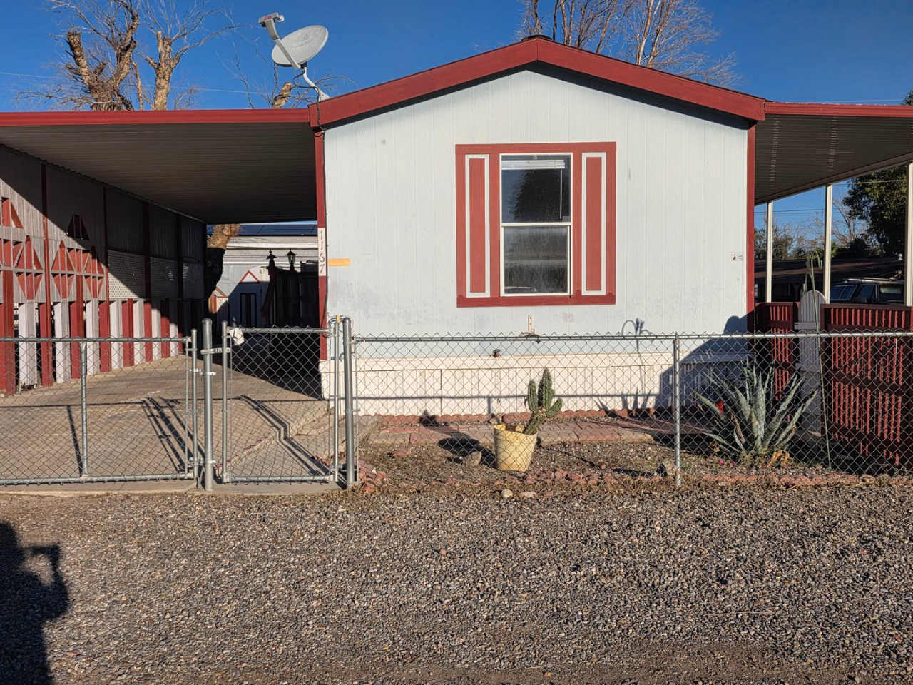 Cutest 2 bed/2 bath with enclosed AZ room in Bullhead City!