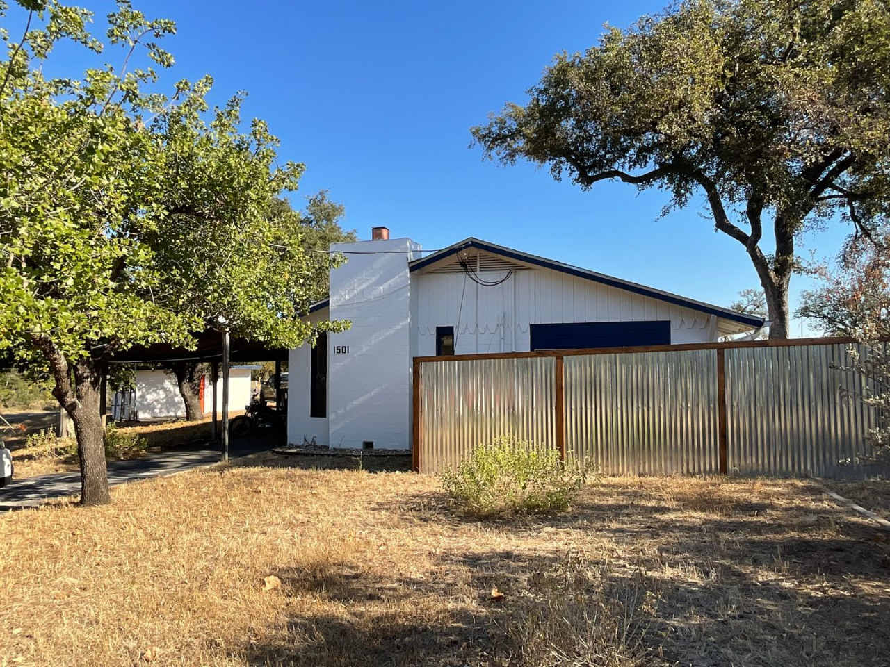 Available Now- 2 Bedroom 1 Bath in Granite Shoals, TX with Fenced in Back Yard *PET FRIENDLY*