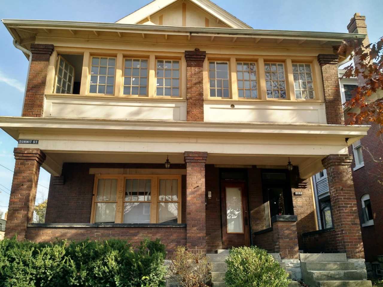 Awesome House for your Large Group - HUGE HOUSE with 3 Floors - 3 Kitchens, 3 Bathrooms, Awesome Indoor  Outdoor Space. Great For OSU Game Days!