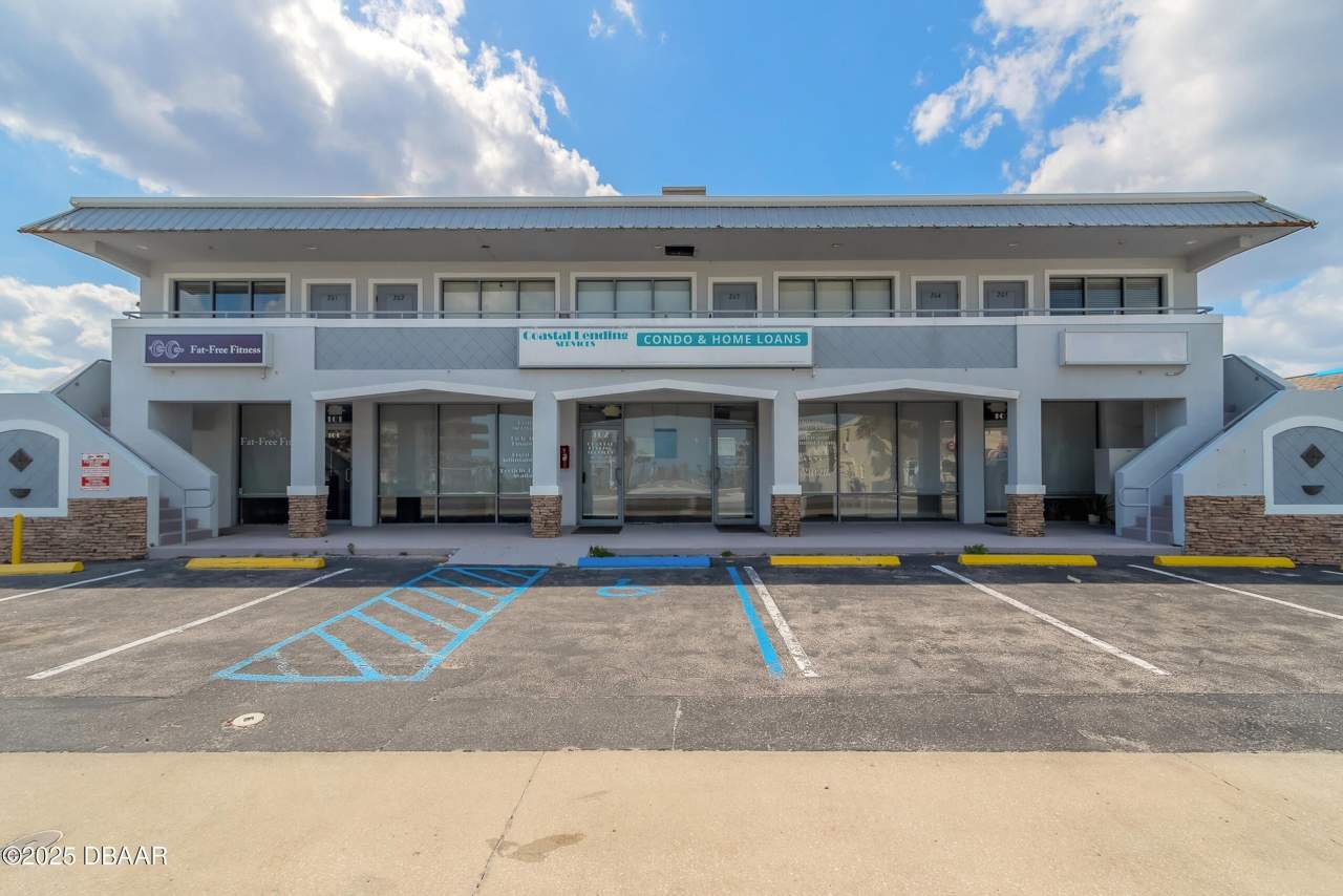 3624 S Atlantic Avenue unit: 203