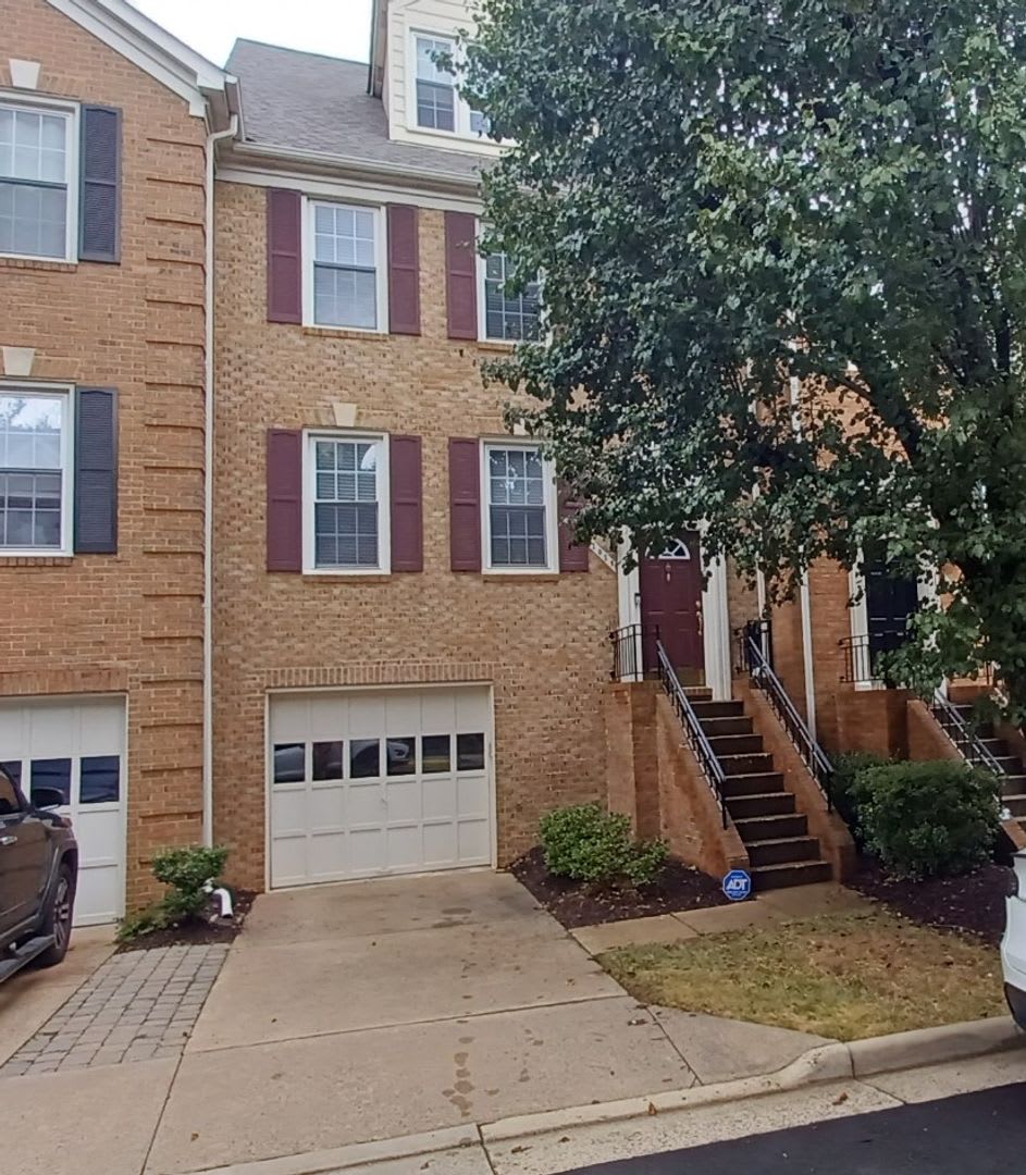 Luxurious And Spacious 3 Bed 2 Bath Brick Townhouse In Tysons Station