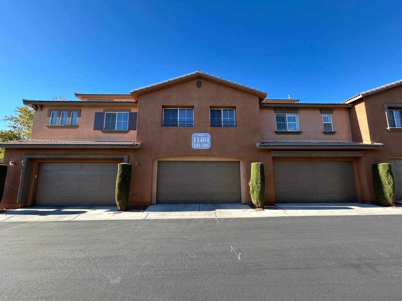 2-Bedroom 2.5-Bathroom Downtown Summerlin Townhouse!