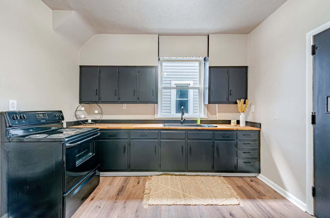 Beautiful 3 bedroom home in Aliquippa available on July 1st!