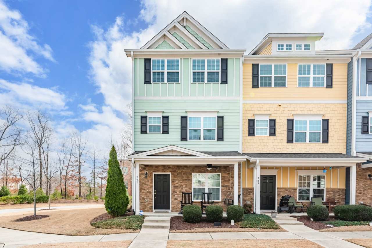 Gorgeous End-Unit Townhome Available in Apex