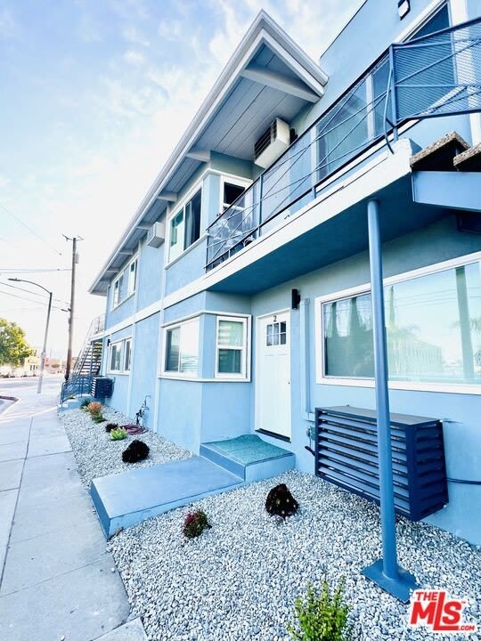 421 E Chevy Chase Dr