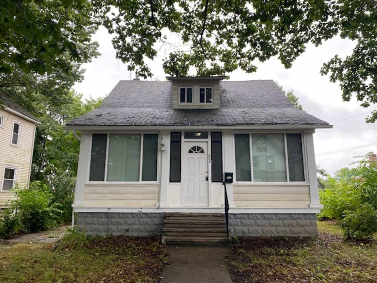 Cozy 2-Bed Single-Family in East Akron — Pet-Friendly, Garage + Covered Patio