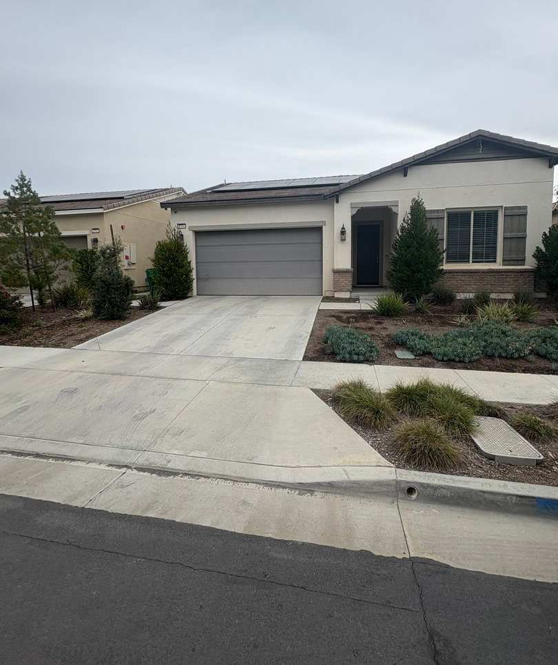 Beautiful home Bedford community!