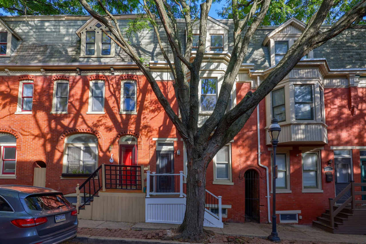 Beautifully Remodeled 5 Bed/1.5 Bath Townhouse-York City SD