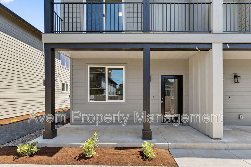 936 Molalla Avenue - 4