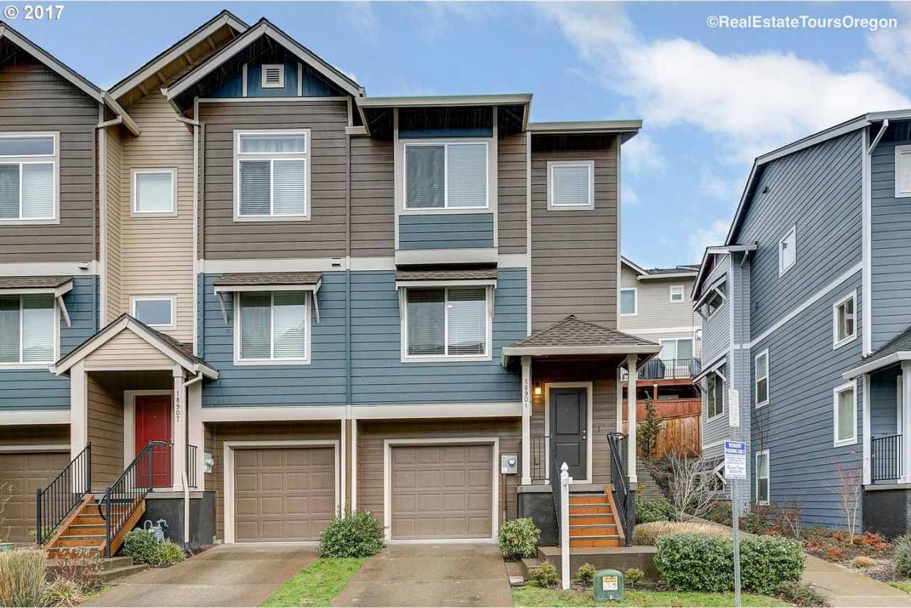 Great 3 Bedroom 2.5 Bathroom Townhouse End Unit! 2 Car Garage + Washer  Dryer! Near Nike, Intel and Tanasbourne Shopping!