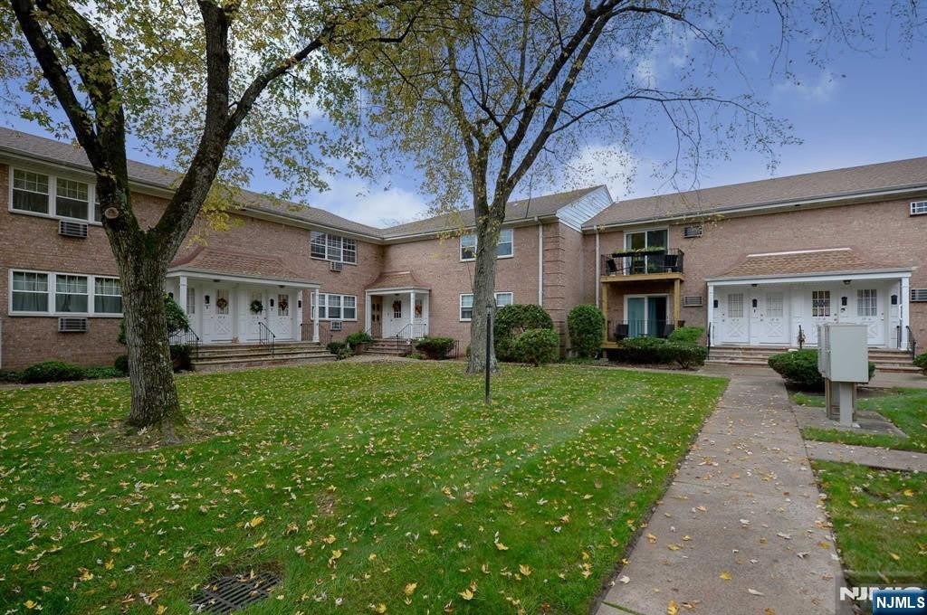 636 Godwin Avenue 7B