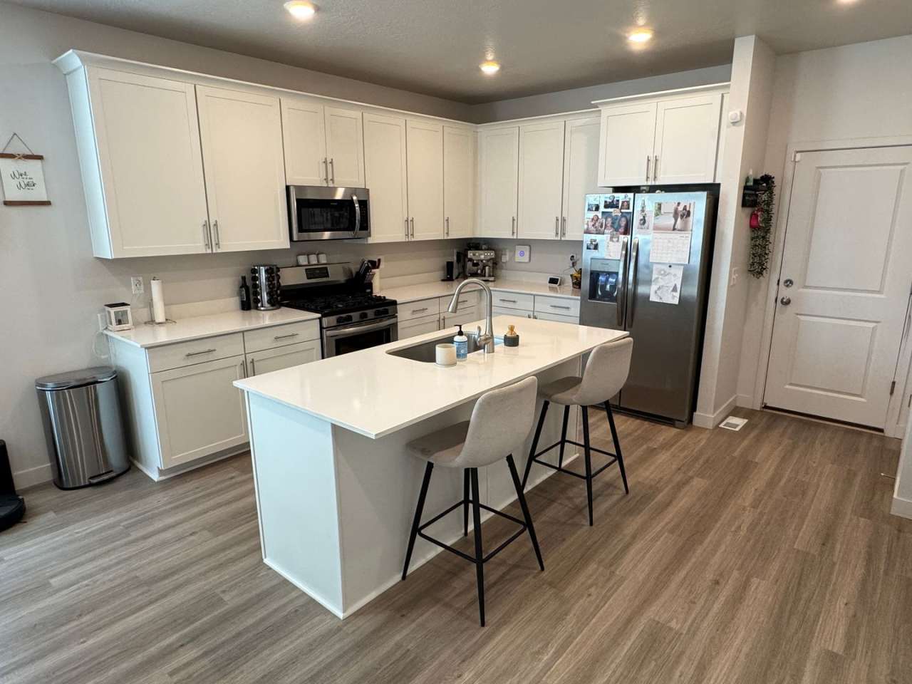 Beautiful NEW build, 4 bedroom 2 bathroom