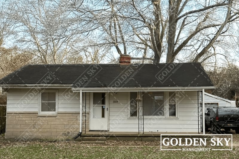 1609 East Dartmouth Avenue