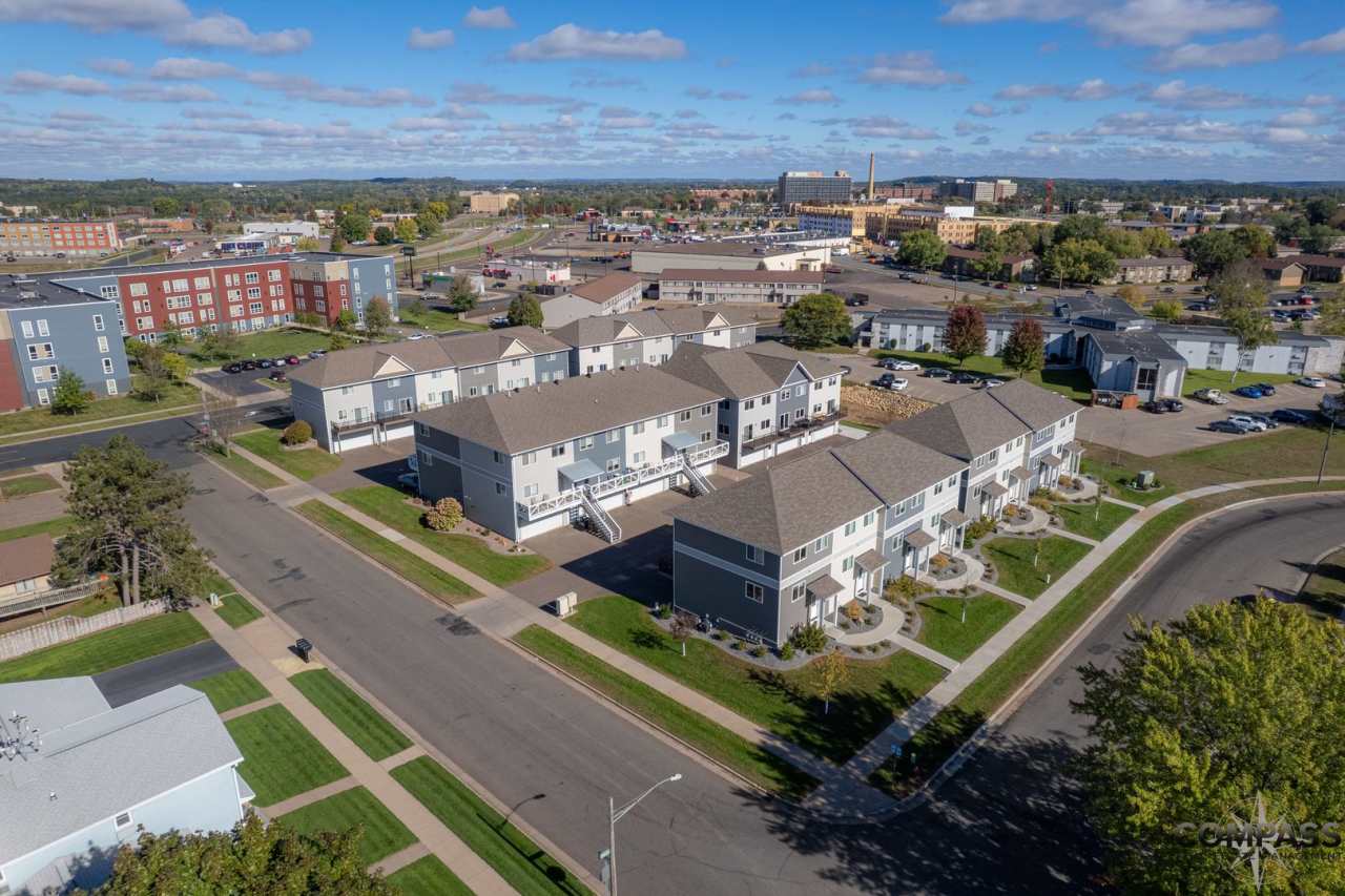 SPACIOUS UPDATED TOWNHOME WITH IN-UNIT LAUNDRY